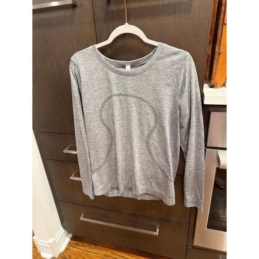 lululemon Swiftly Tech Long‎ Sleeve Shirt in a heathered gray 10